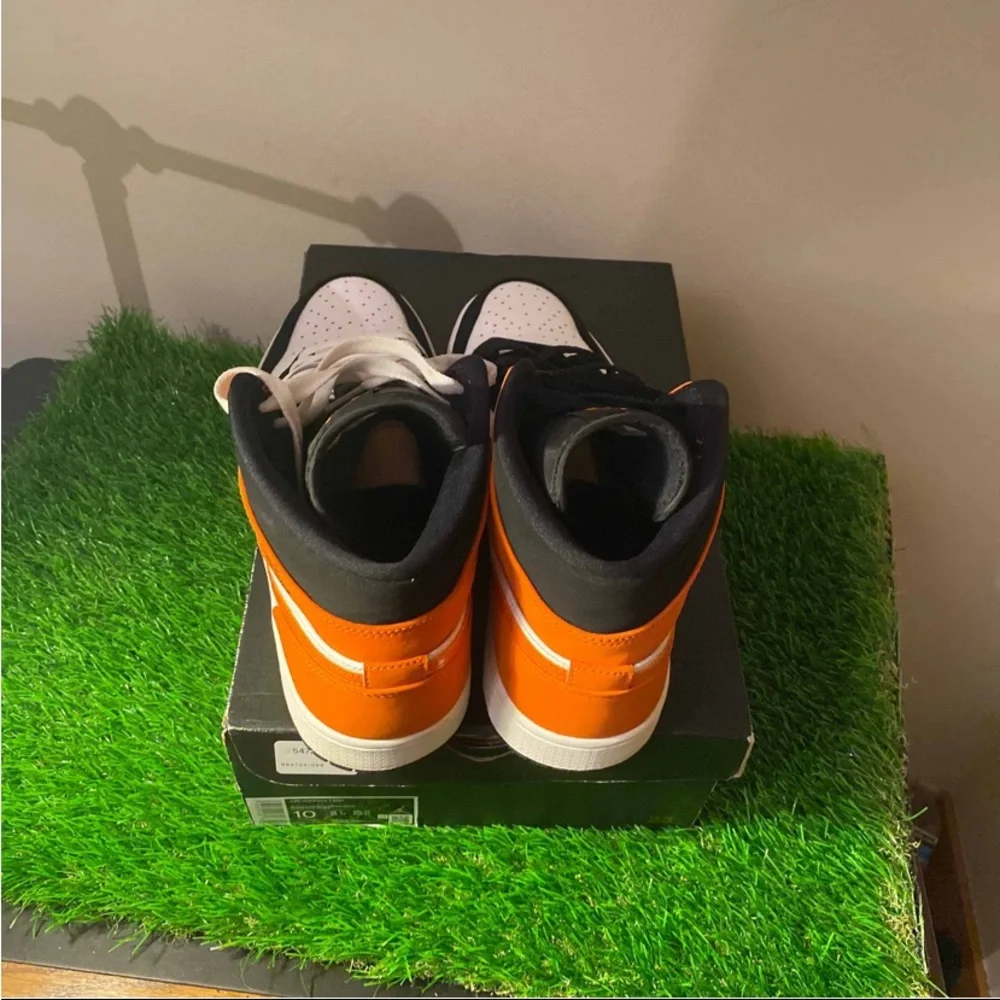 Jordan 1 Mid Shattered Backboard_9